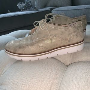 White Mountain Champagne Shimmer Wingtip Oxfords